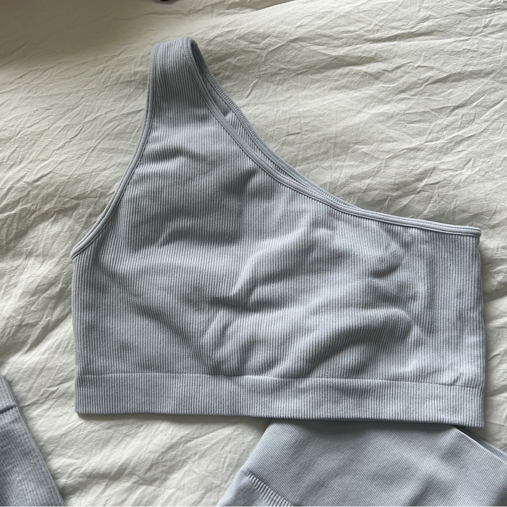 Amazon matching workout set - Picture 2 of 4